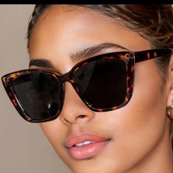 3/$30,GREY Tortoise Shell Sunglasses - Picture 1 of 3